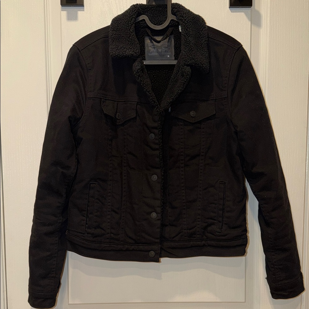 Leviโs Women's Black Sherpa-Lined Jean Jacket